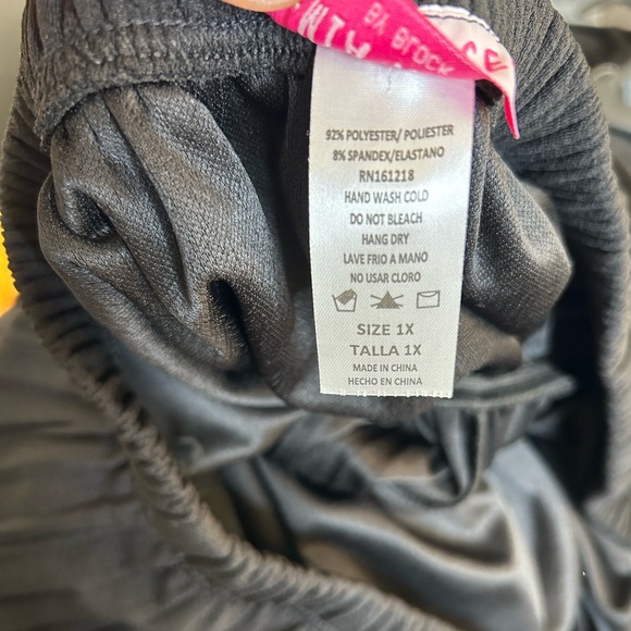 NWOT-  MIA Rose by Block- Black Romper- Size 1X Tall - Picture 4 of 4